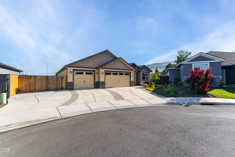 3283 Fallen Oak Drive, Medford, OR 97504 - #2