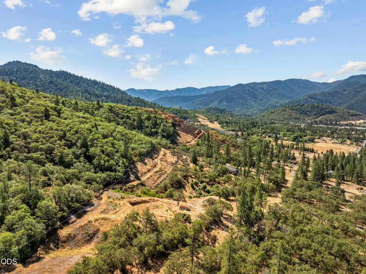 941 W Jones Creek Road, Grants Pass, OR 97526 - #1