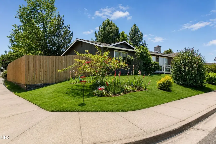 2890 Anita Circle, Medford, OR 97504 - #2