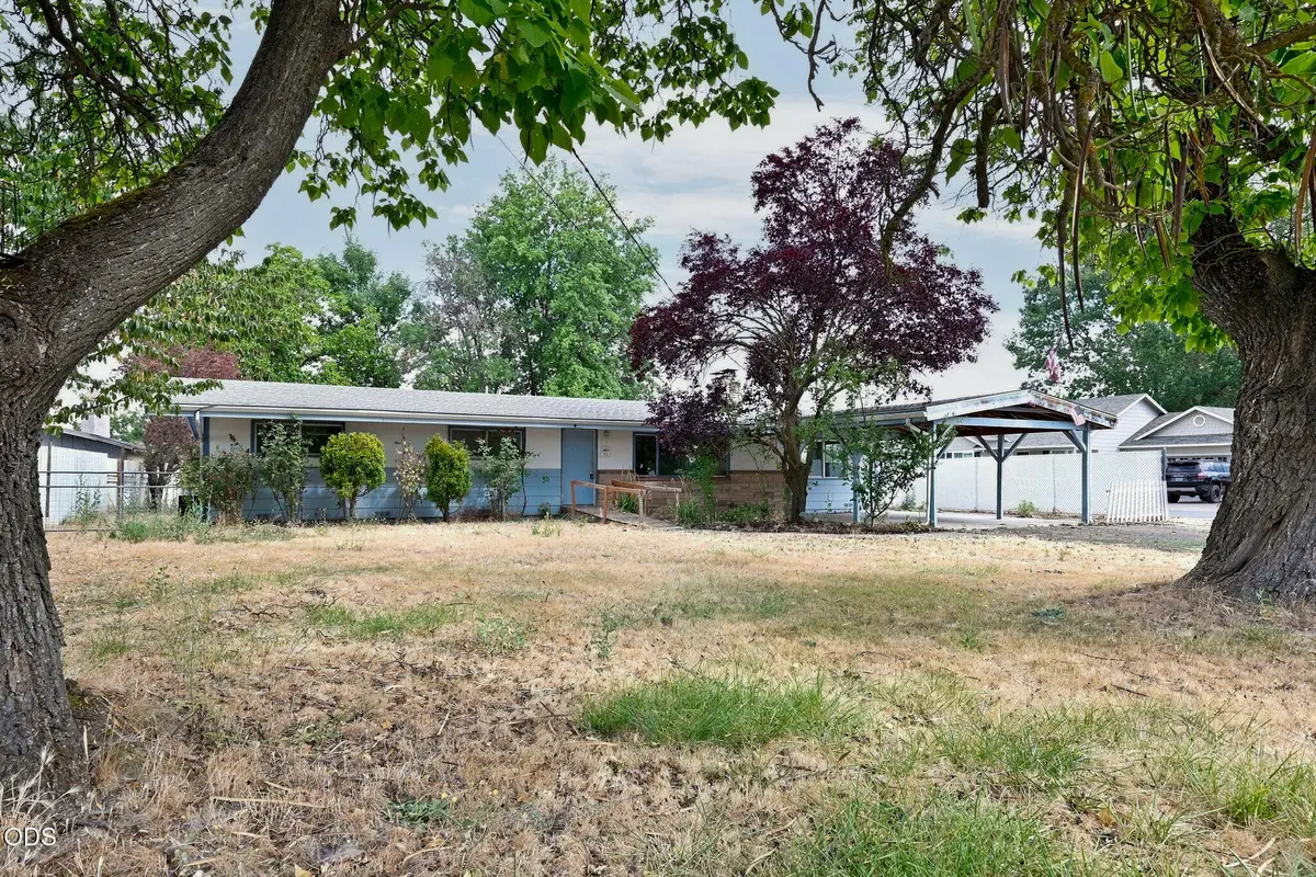 452 W Pine Street, Central Point, OR 97502 - #1