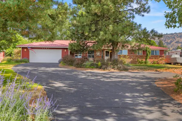 1151 Pine Grove Road, Klamath Falls, OR 97603