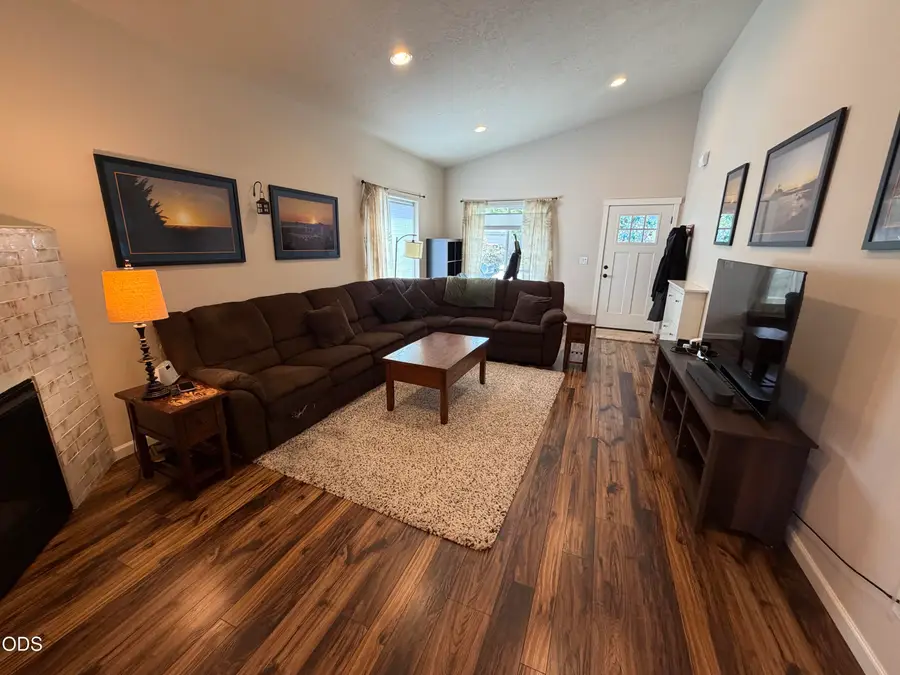 2955 NW Hemlock Avenue, Redmond, OR 97756 - #3