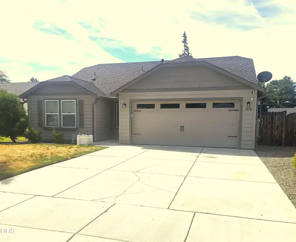 3176 SW Evergreen Avenue, Redmond, OR 97756