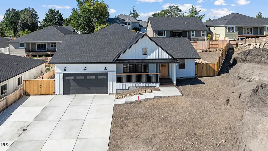 3371 Bryson Way, Medford, OR 97504 - #2