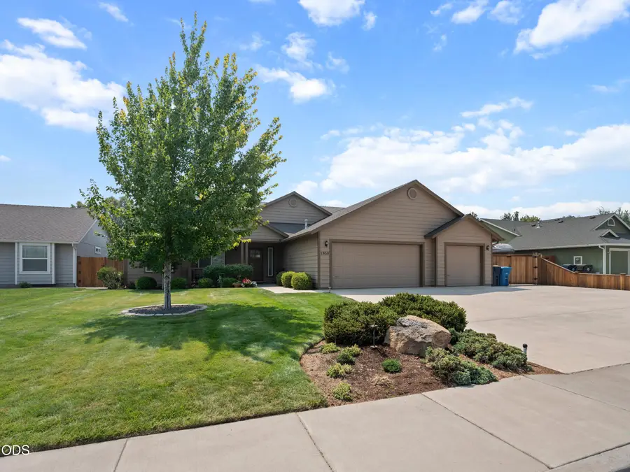 1950 NW Nickernut Court, Redmond, OR 97756 - #2