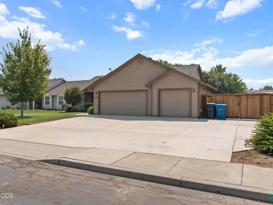 1950 NW Nickernut Court, Redmond, OR 97756 - #3