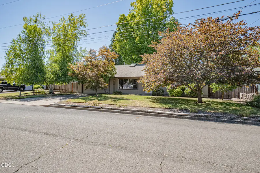 2840 Alameda Street, Medford, OR 97504 - #3