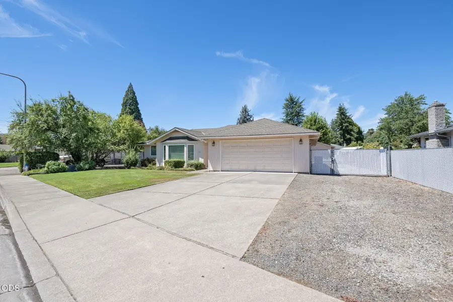 570 Maaike Drive, Medford, OR 97504 - #2