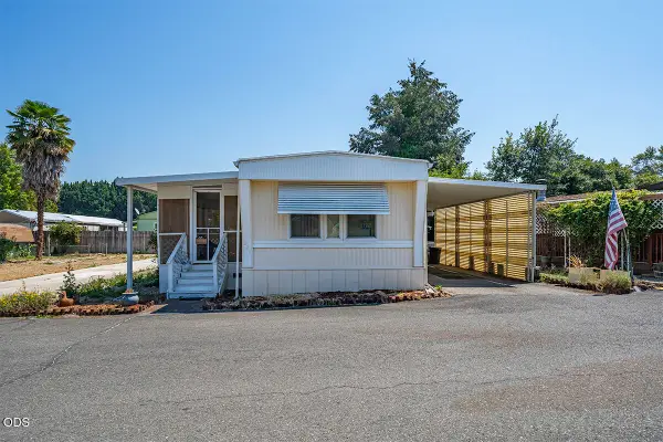327 Sandlewood Drive, Grants Pass, OR 97526