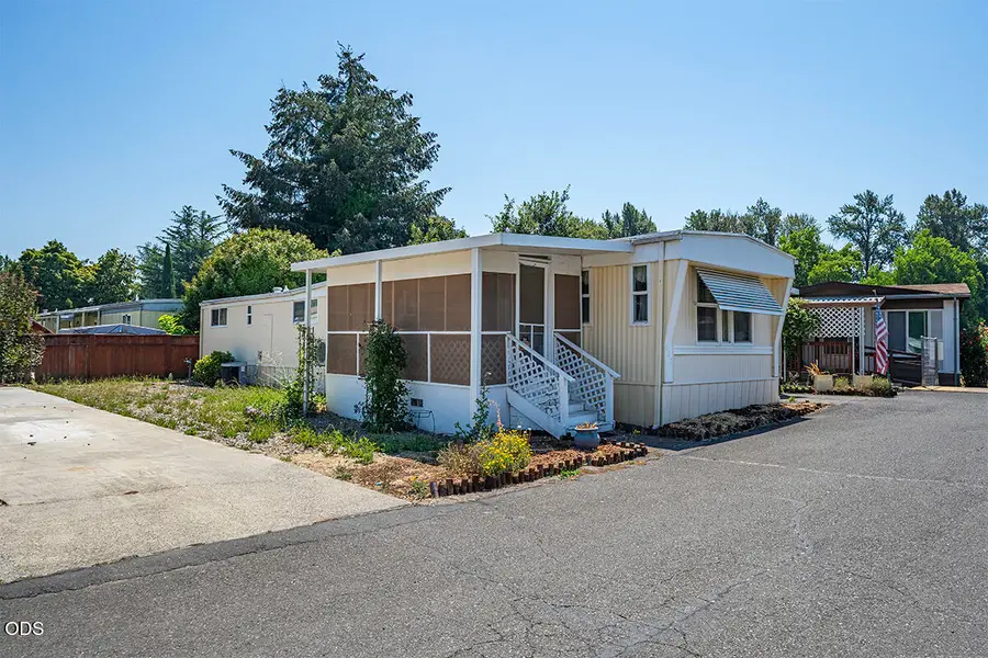 327 Sandlewood Drive, Grants Pass, OR 97526 - #2