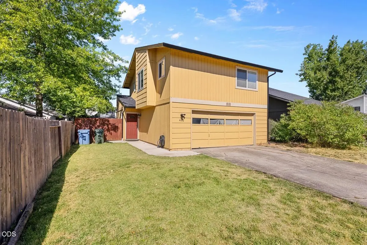 412 Lorraine Avenue, Eagle Point, OR 97524 - #1