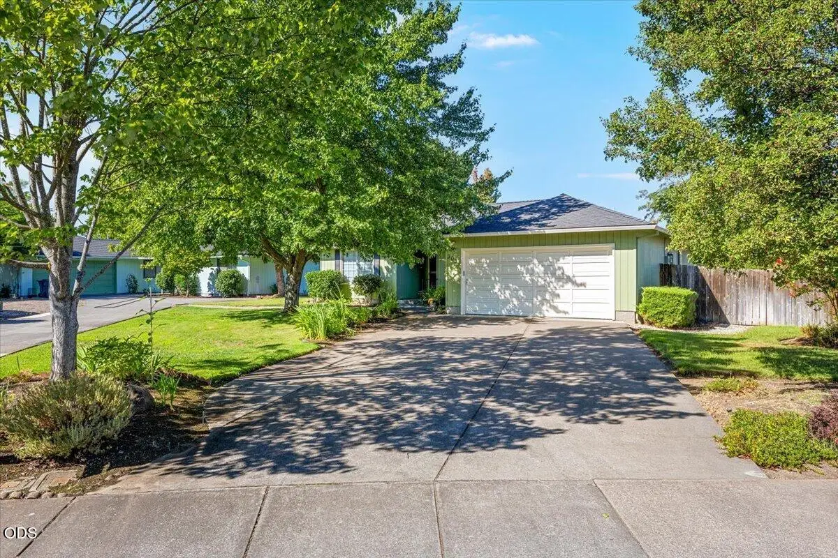 3031 Cheltenham Way, Medford, OR 97504 - #1