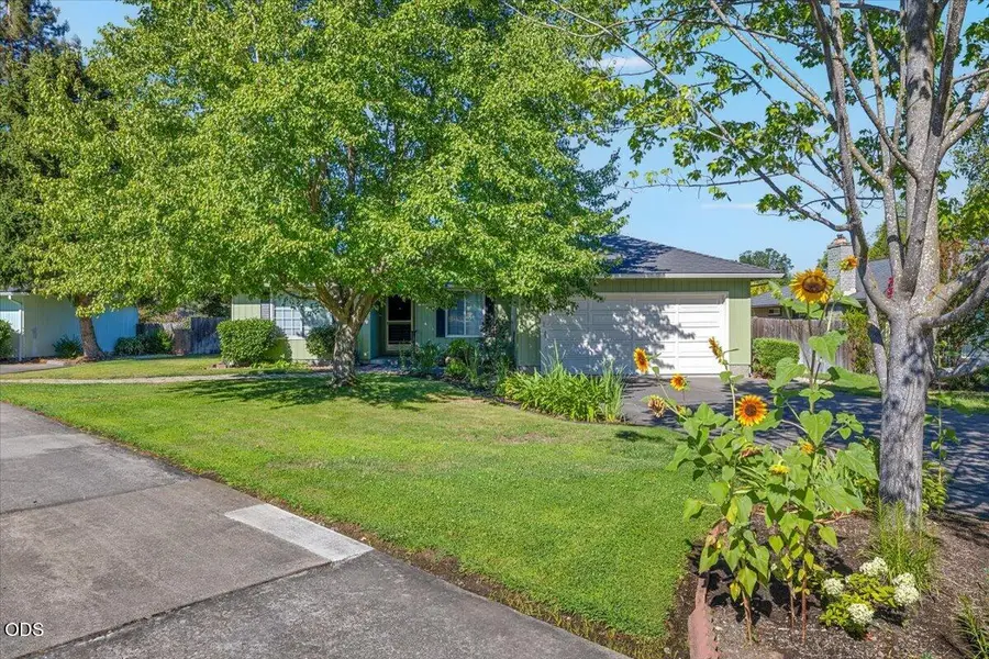 3031 Cheltenham Way, Medford, OR 97504 - #2
