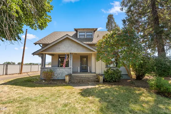 1083 Rossanley Drive, Medford, OR 97501