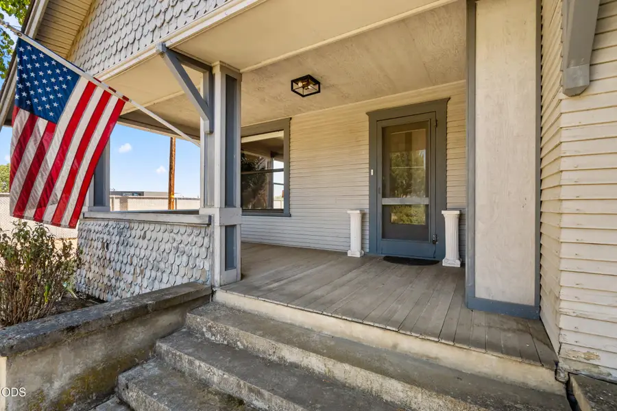 1083 Rossanley Drive, Medford, OR 97501 - #3
