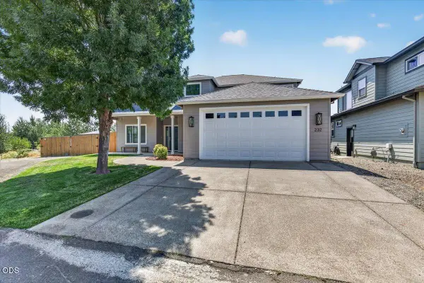 232 Willow Springs, Talent, OR 97540