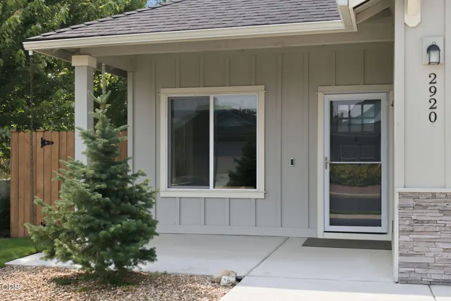 2920 NW Hemlock Lane, Redmond, OR 97756 - #2