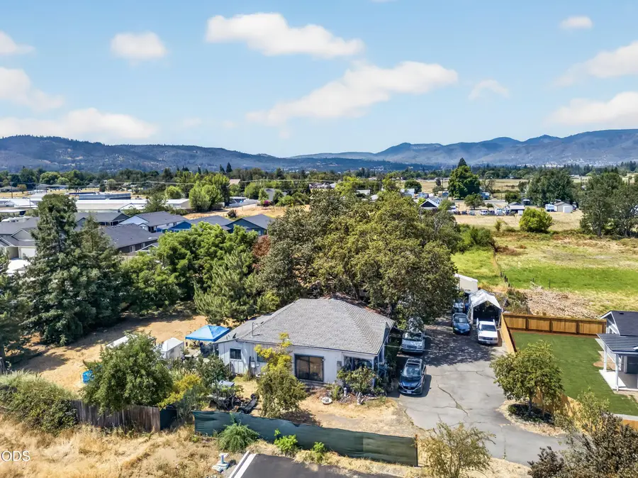 978 Cherry Street, Medford, OR 97501 - #3