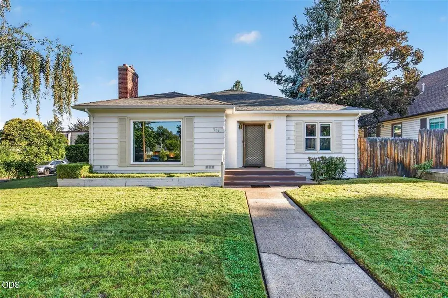 1203 Queen Anne Avenue, Medford, OR 97504 - #3