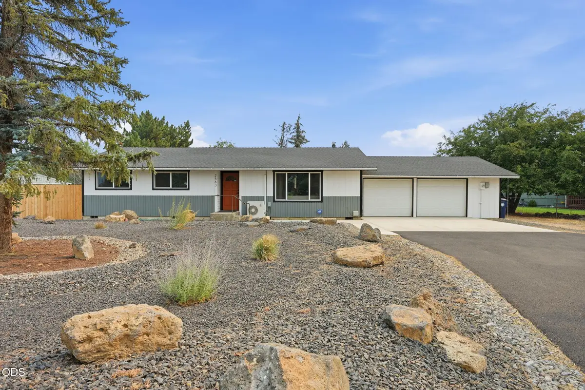 2563 SW Cascade Avenue, Redmond, OR 97756 - #1