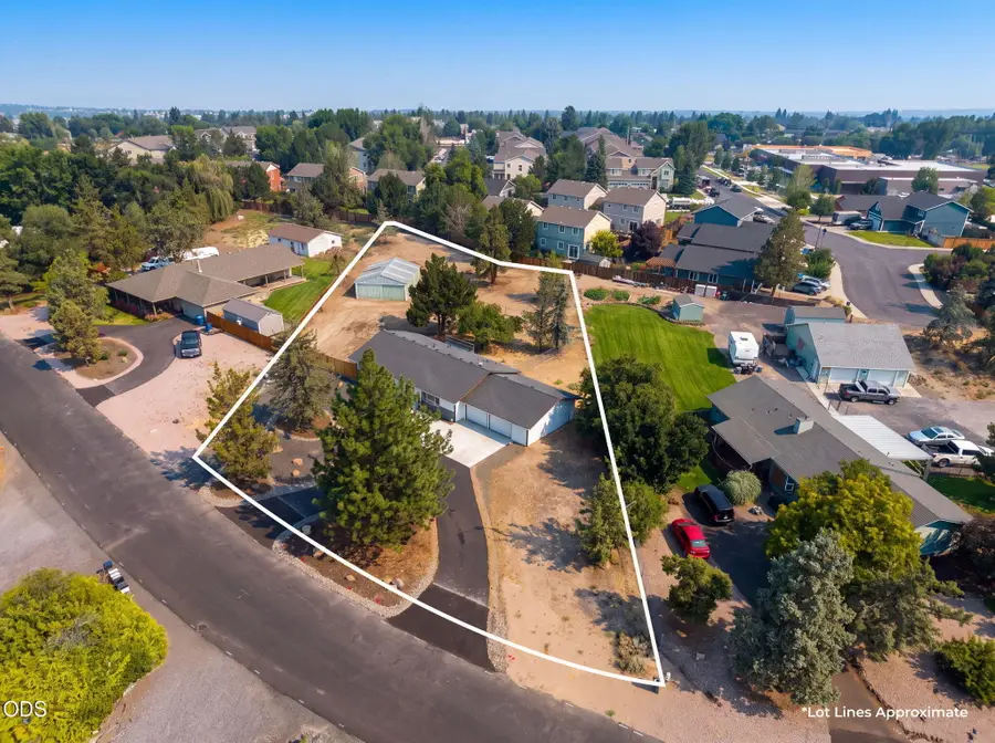2563 SW Cascade Avenue, Redmond, OR 97756 - #3