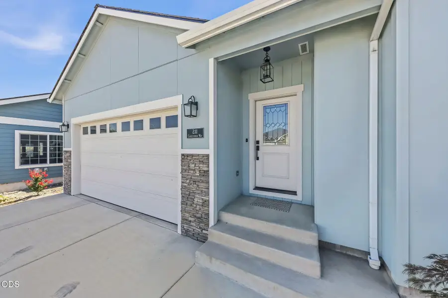 211 Christopher Way, Talent, OR 97540 - #2