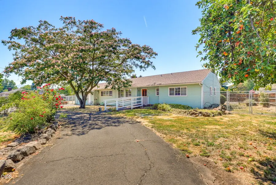 1265 Corona Avenue, Medford, OR 97504 - #2