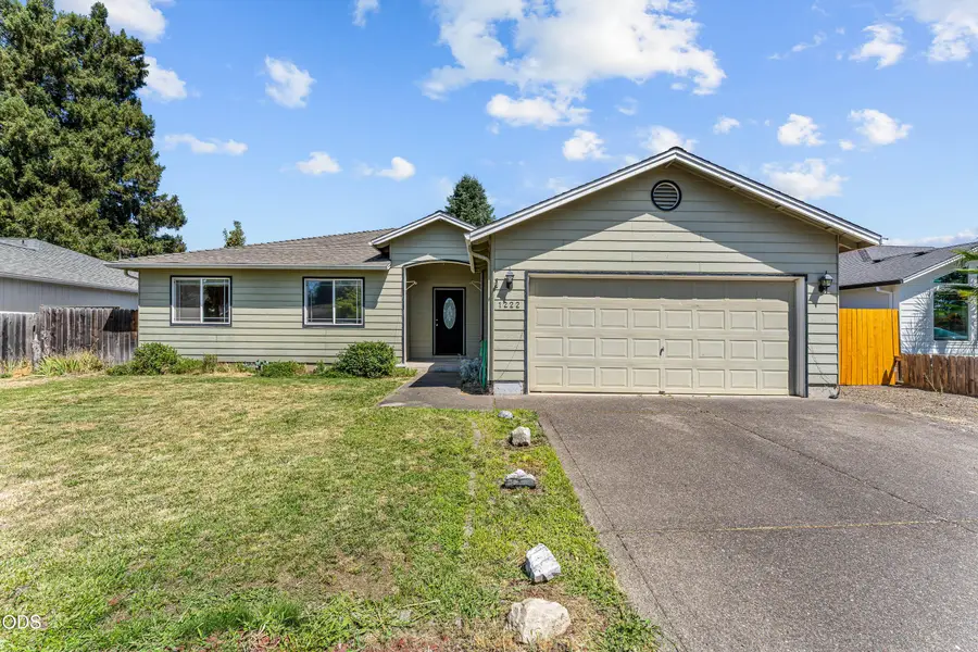 1222 Greentree Way, Central Point, OR 97502 - #2