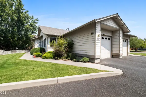 2074 NE Chanel Court, Bend, OR 97701