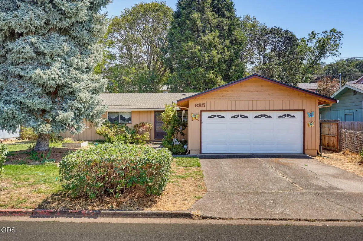 685 Talbot Street, Eagle Point, OR 97524 - #1