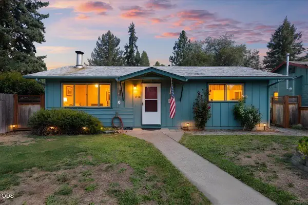 1716 SW K Street, Grants Pass, OR 97526