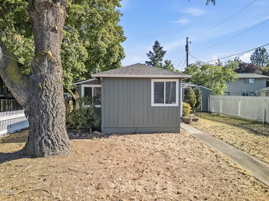 858 E 9th Street, Medford, OR 97504 - #3