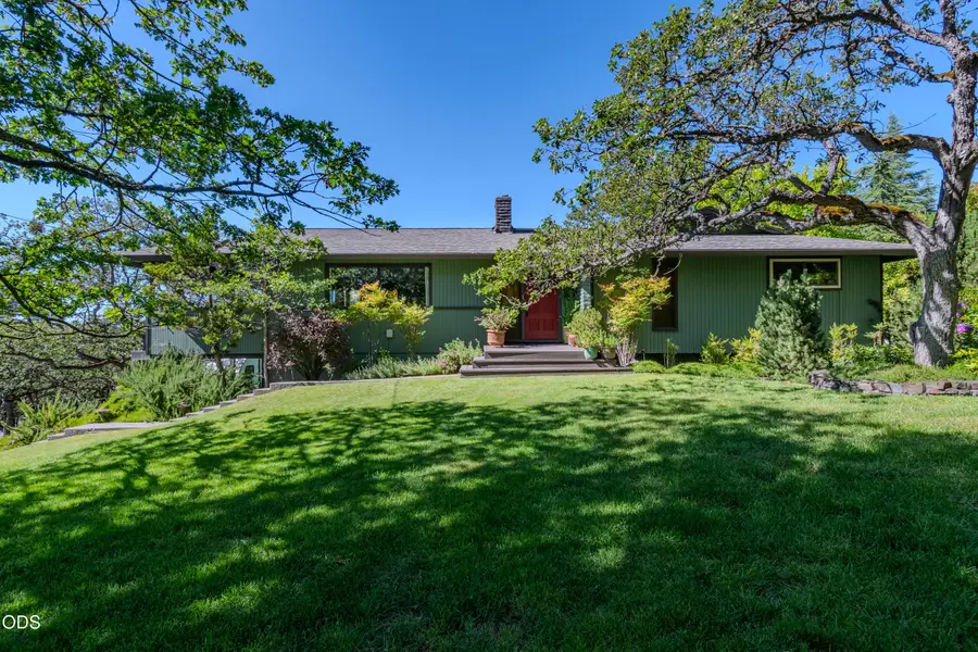 132 High Oak Drive, Medford, OR 97504 - #2