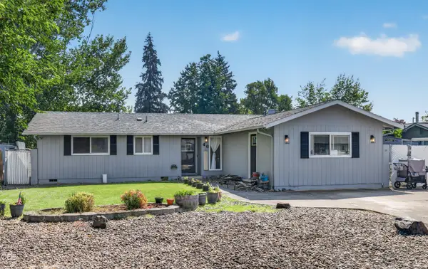46 Tracy Avenue, Eagle Point, OR 97524