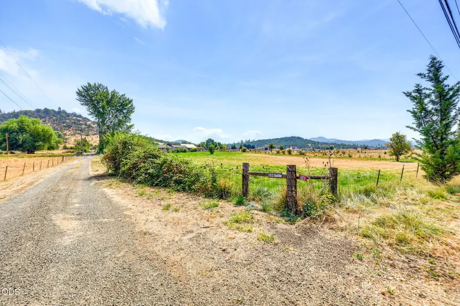 1241 Dry Creek Road, Eagle Point, OR 97524 - #2