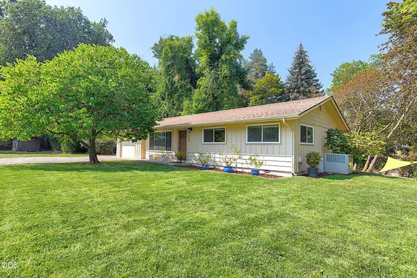 1744 Overland Drive, Grants Pass, OR 97527