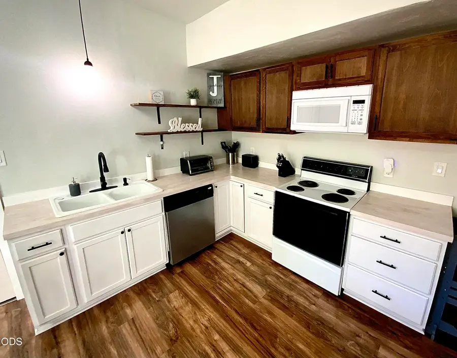 705 SE Riverside Avenue, Grants Pass, OR 97526 - #3