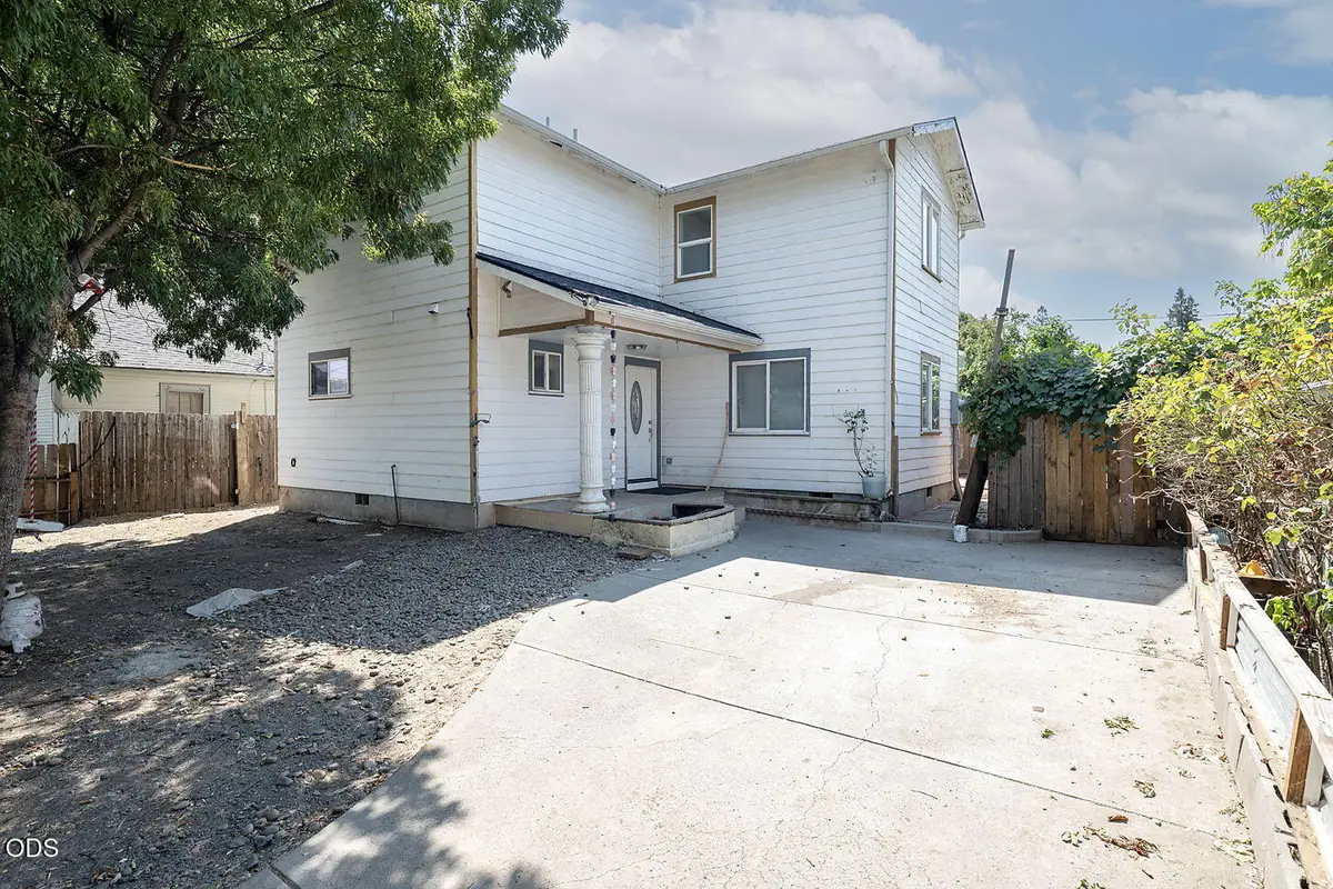 841 W 11th Street, Medford, OR 97501 - #1