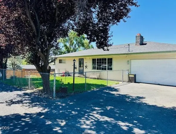 1814 Carlson Drive, Klamath Falls, OR 97603