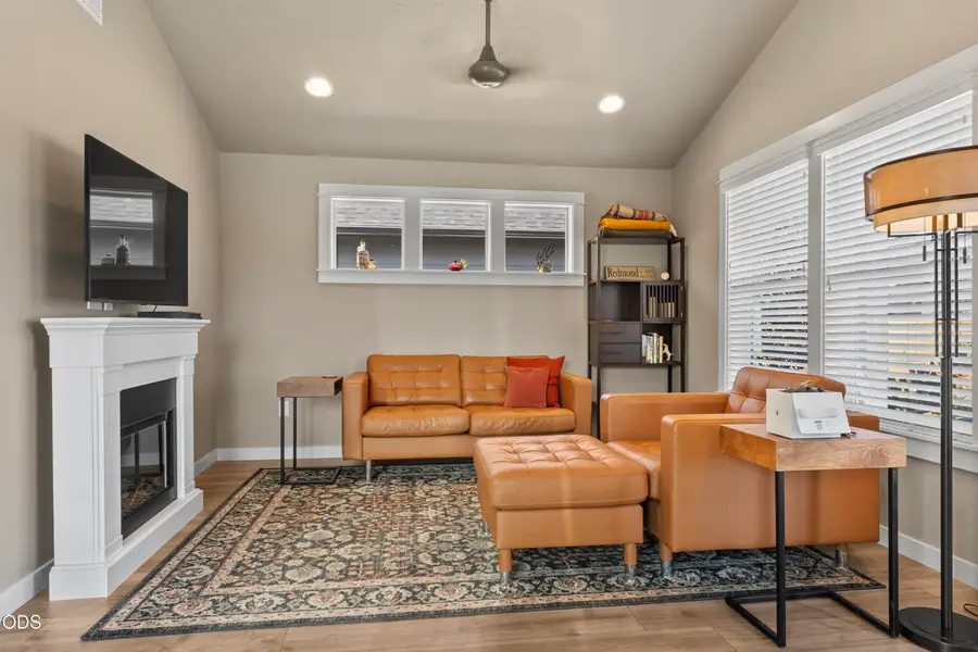 3230 NW 9th Street, Redmond, OR 97756 - #3
