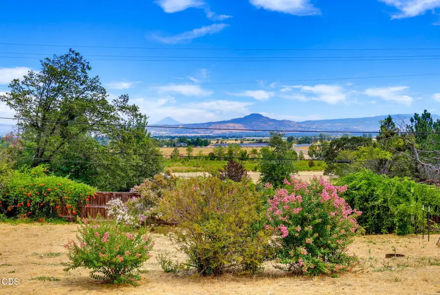 2657 Old Stage Road, Central Point, OR 97502 - #2