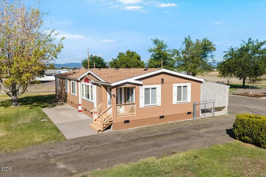 4301 Avenue H, White City, OR 97503 - #2