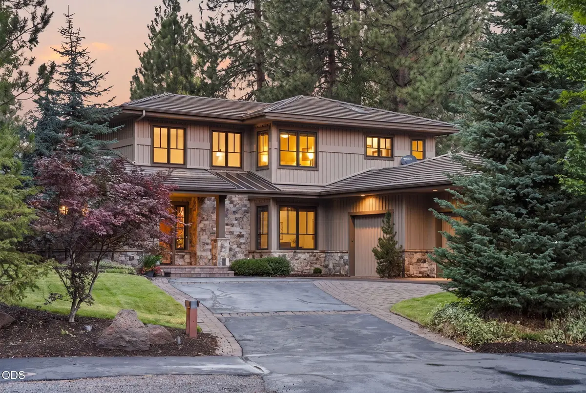 61673 Tam Mcarthur Loop, Bend, OR 97702 - #1