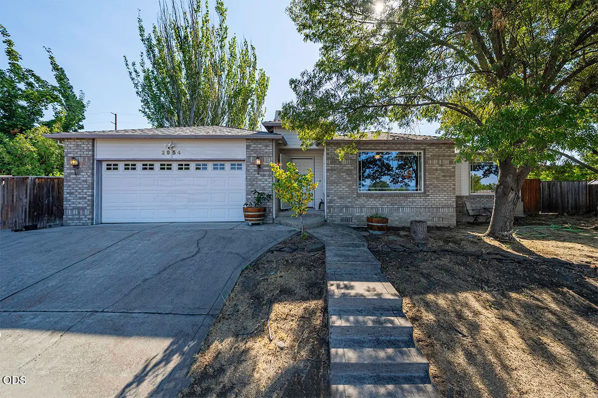 2954 Farmington Avenue, Medford, OR 97504 - #1