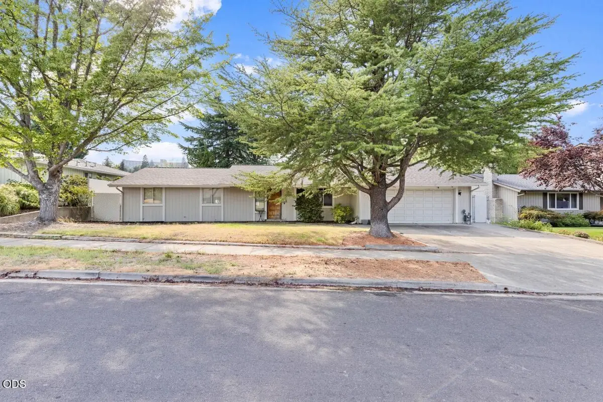 1000 La Loma Drive, Medford, OR 97504 - #1