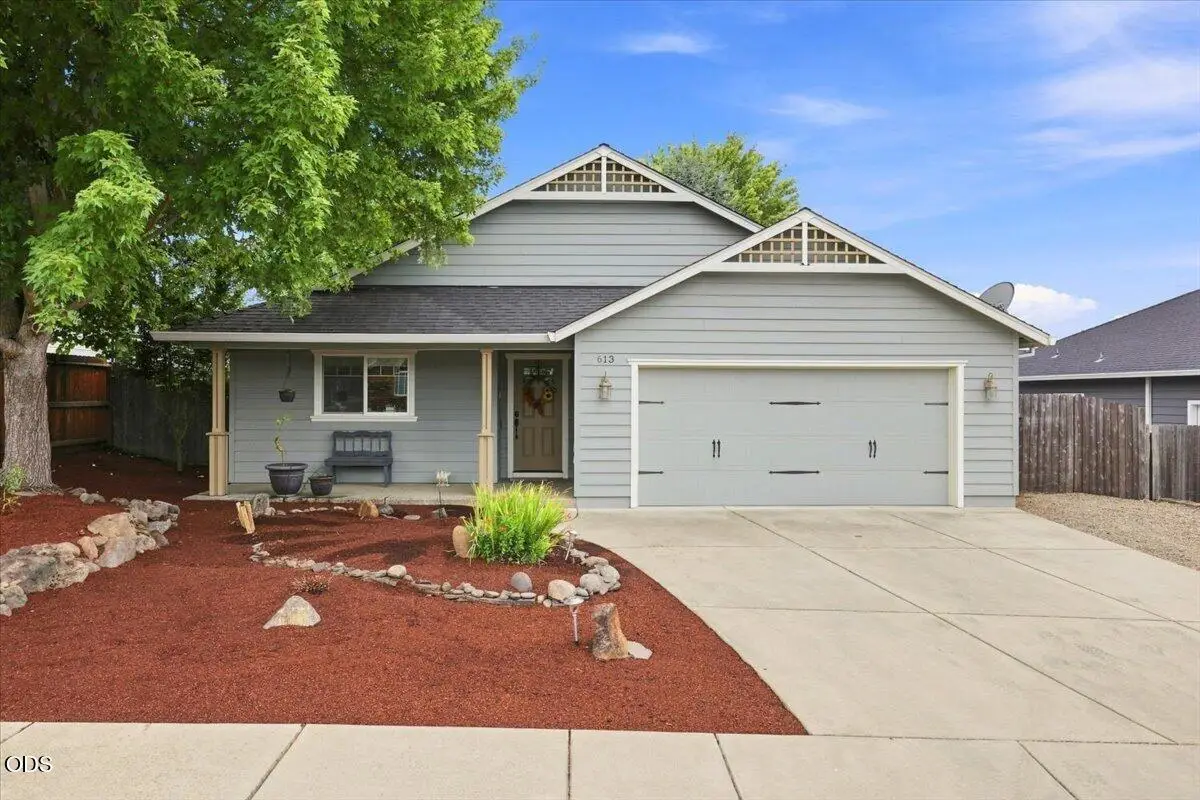 613 Nottingham Terrace, Eagle Point, OR 97524 - #1