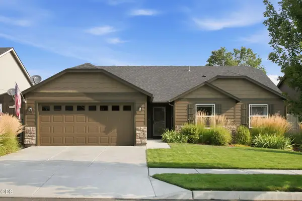 2447 NW Greenwood Avenue, Redmond, OR 97756