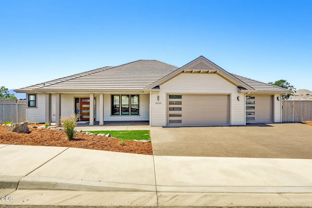 5609 Fallbrook Lane, Medford, OR 97504 - #1