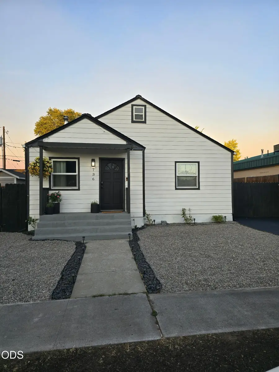 736 SW 10th Street, Redmond, OR 97756 - #2