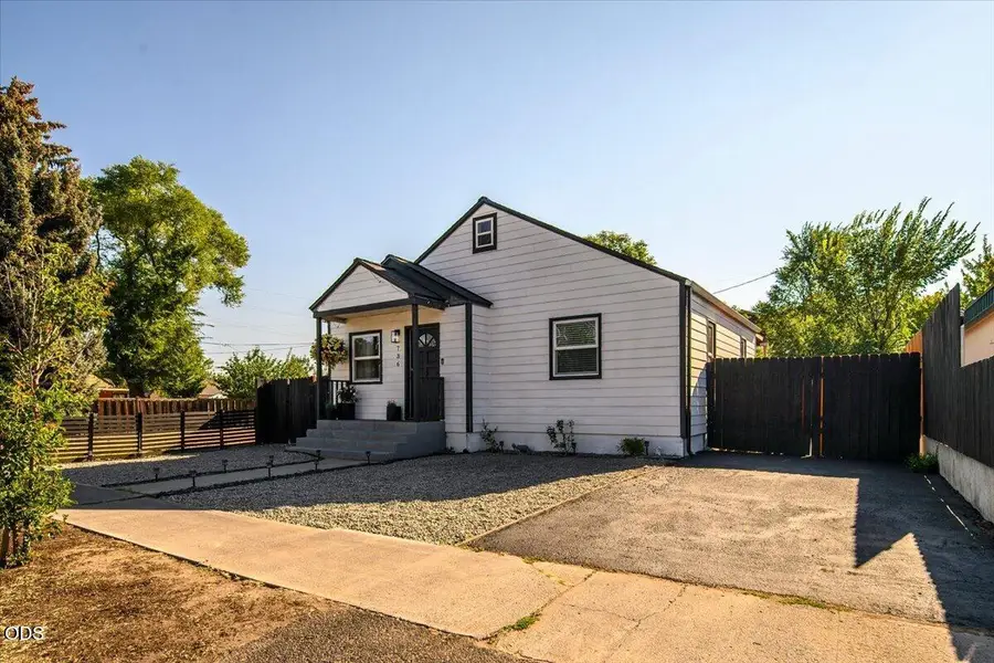 736 SW 10th Street, Redmond, OR 97756 - #3